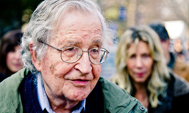 Noam Chomsky – Συνέντευξη στην εκπομπή The Ezra Klein Show